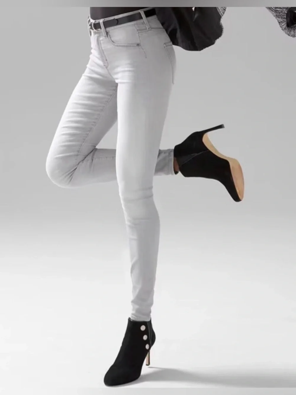 WHBM HIGH-RISE DENİM LEGGING
JEANIE DENIM IN GRAY CHARCOAL WASH - Picture 1 of 16